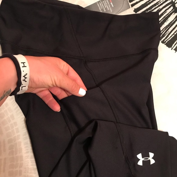 BNWT UNDER ARMOR 7/8 LEGGINGS W/ POCKET - Picture 3 of 5